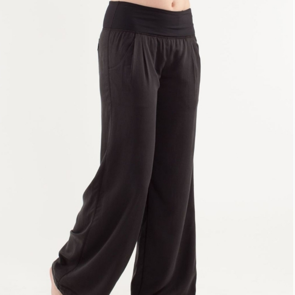 Lululemon Drishti wide leg pants in smoky grey